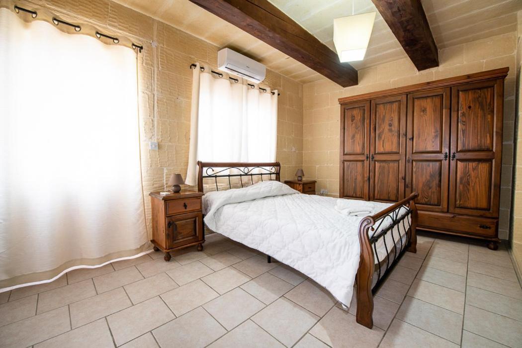 4 Bedroom With Private Pool *
