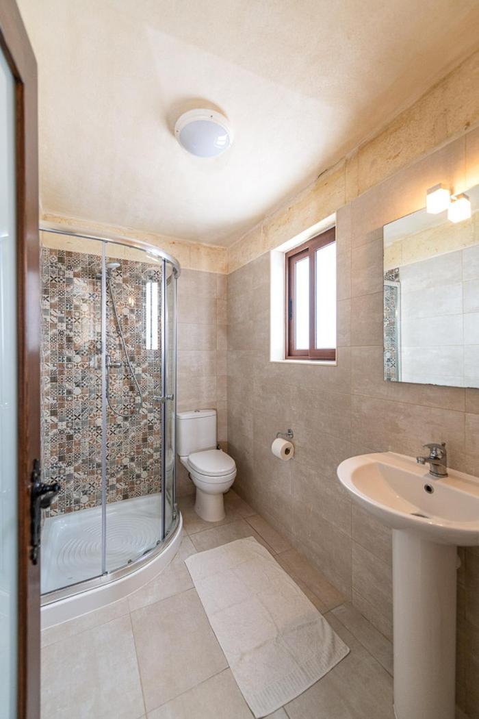 4 Bedroom With Private Pool *