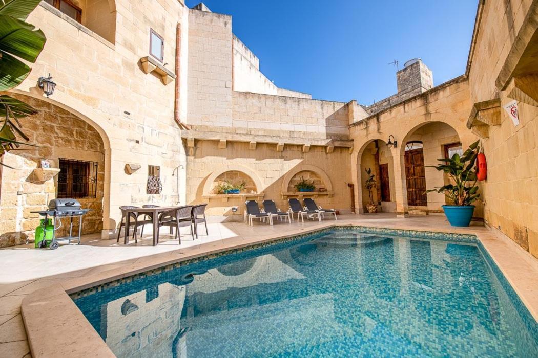 Dom wakacyjny 4 Bedroom With Private Pool