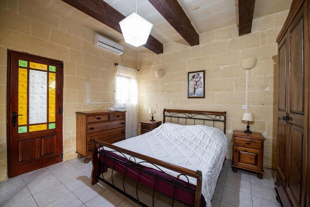 4 Bedroom With Private Pool Xewkija